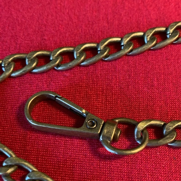 Elegant Gold Chain Accessory - Picture 4 of 4